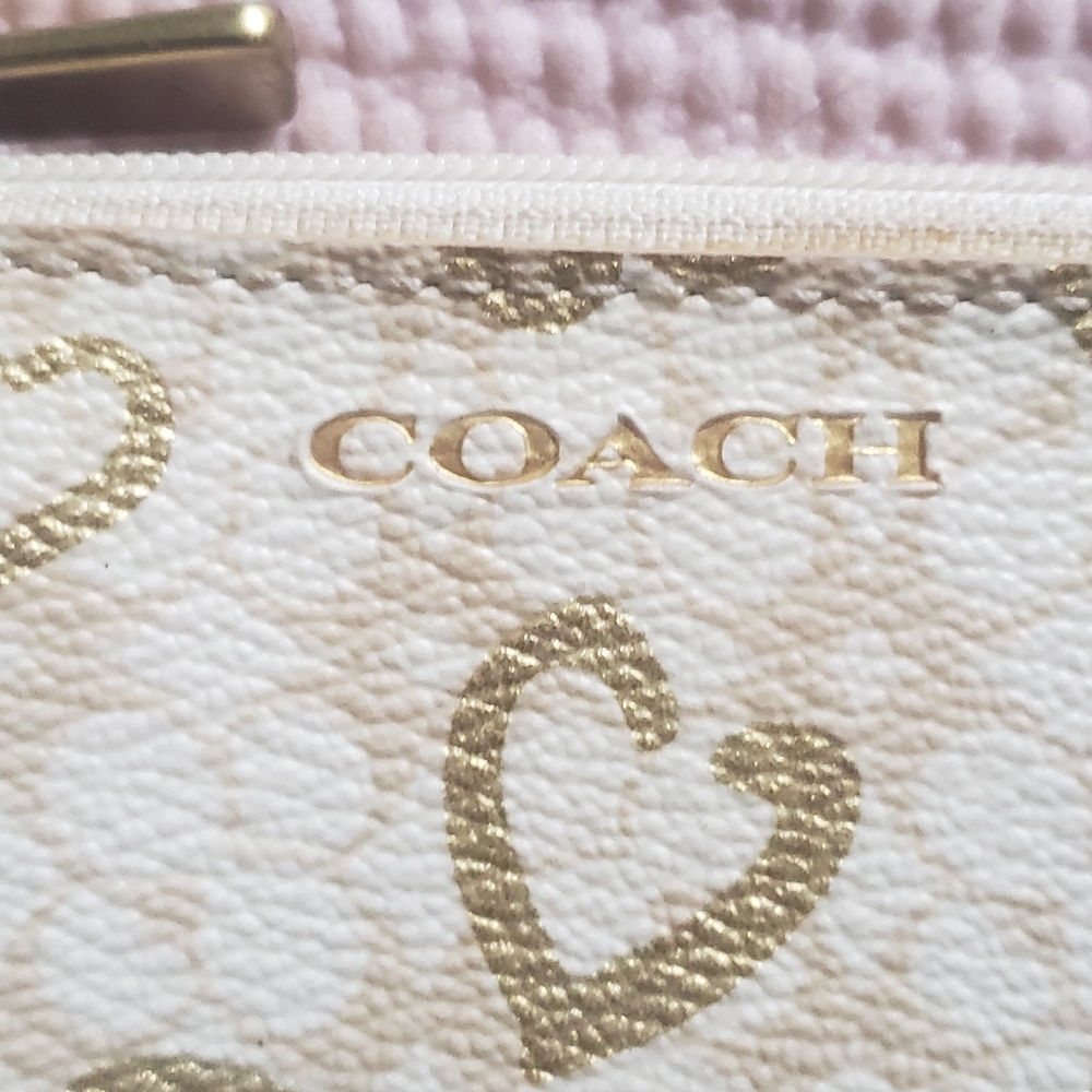 Coach Mini Skinny ID Case in Signature Canvas with Heart Print - Picture 4 of 9